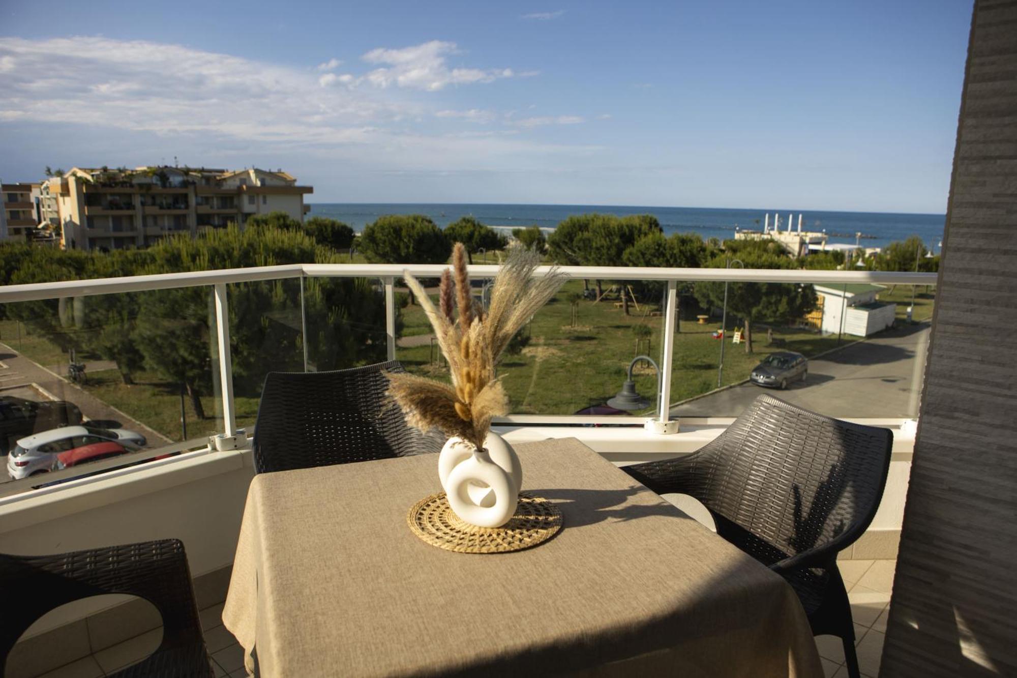 Residenze Roscioli Roseto Degli Abruzzi Exterior foto